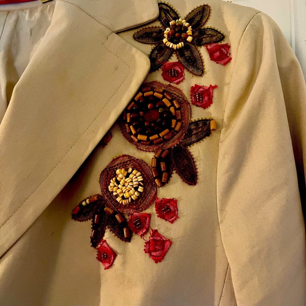 Ann Taylor light cream blazer with beautiful detailed appliqué design